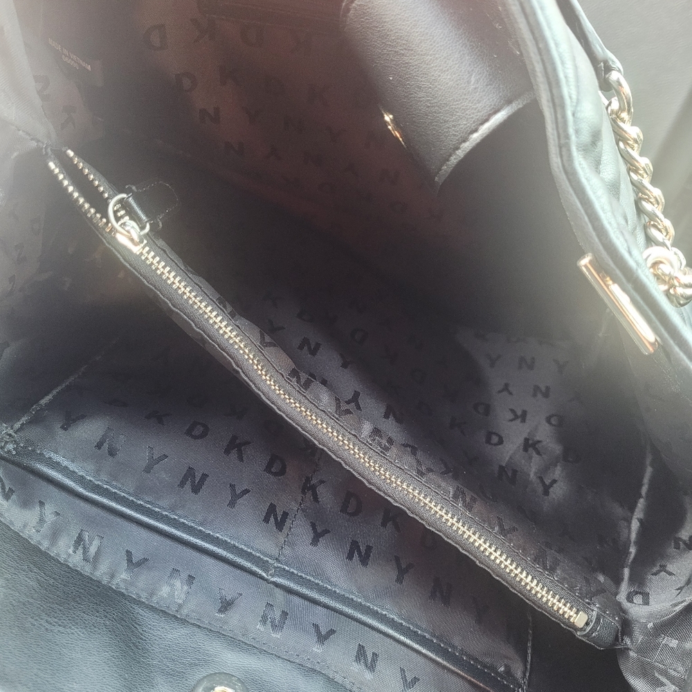 Handbag - Picture 2 of 3